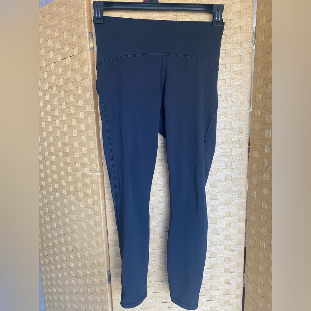 Black size 6 lululemon leggings